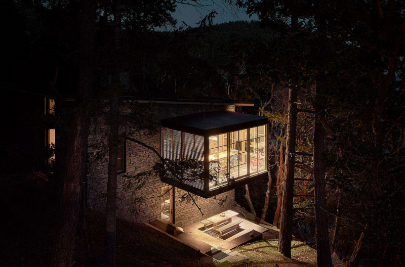 Загородный дом на склоне холма в Пьюджет-Саунде Загородный дом на склоне холма в Пьюджет-Саунде