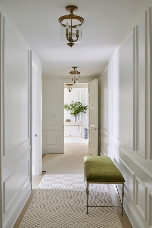 Изысканный интерьер с вдохновляющим сочетанием современных и традиционных элементов декора