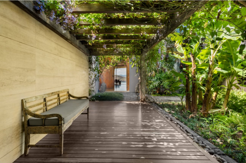 Современная вилла на побережье Тихого океана