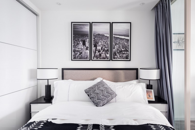 Интерьер в черно-белых тонах Интерьер в черно-белых тонах