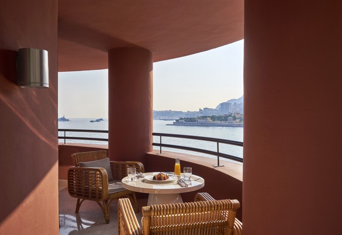 Престижный отель Monte Carlo Beach с частным пляжем и видом на Средиземное море Престижный отель Monte Carlo Beach с частным пляжем и видом на Средиземное море