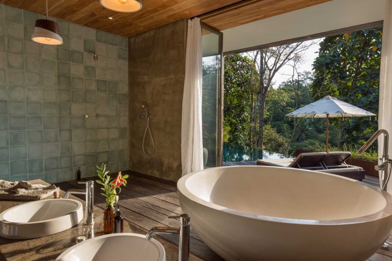 Уединенная вилла на Бали в окружении пышной зелени