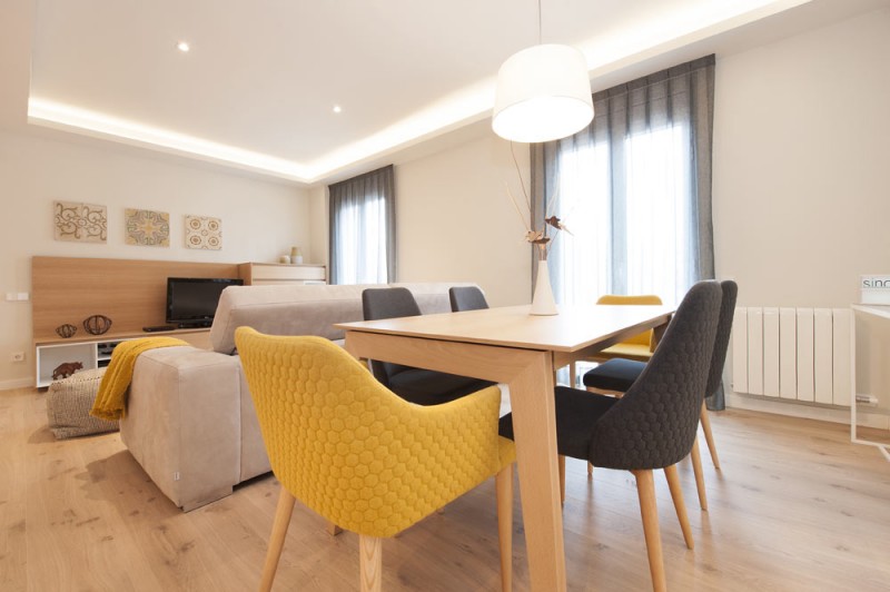 Интерьер просторной квартиры в Барселоне Интерьер просторной квартиры в Барселоне