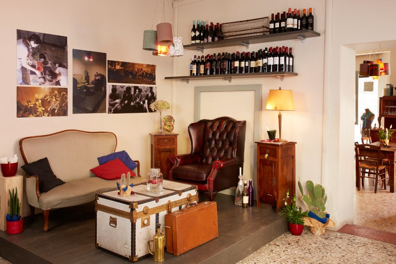 Концепт-бар Box в городе Брешиа, Италия Концепт-бар Box в городе Брешиа, Италия