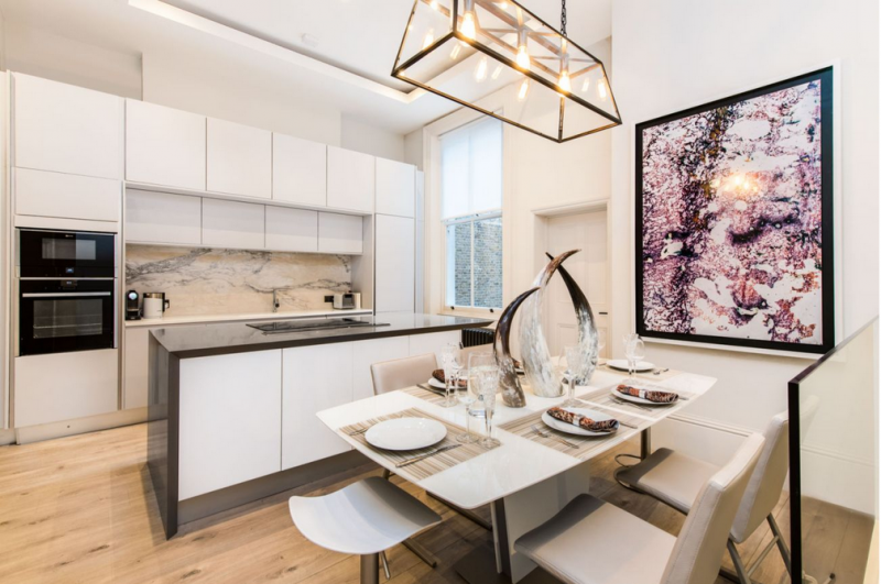 Отремонтированный викторианский дом в районе Кенсингтон в Лондоне