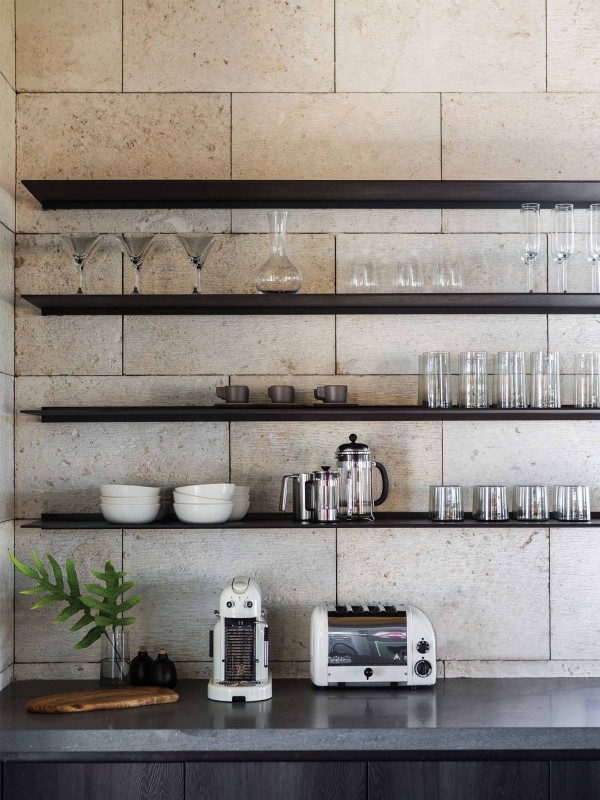 Стильный интерьер небольшой виллы