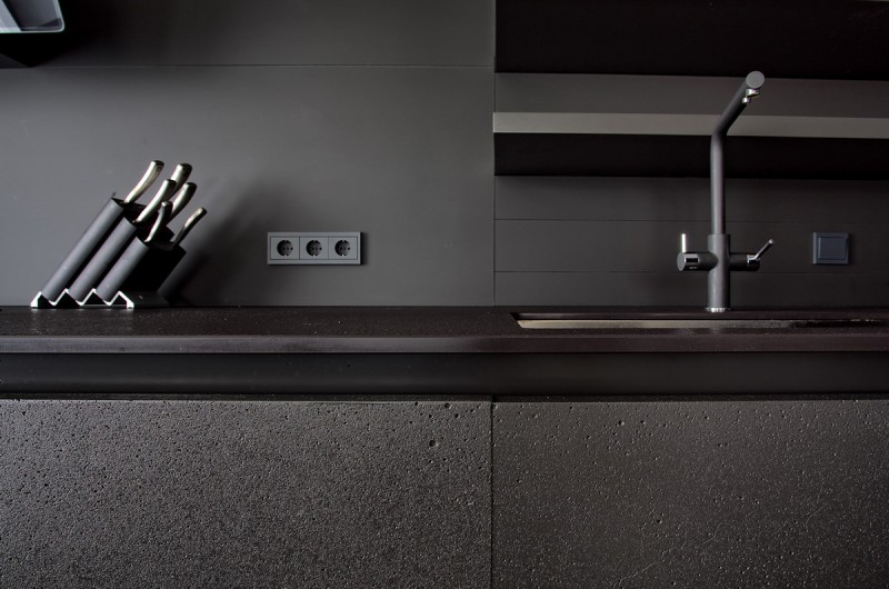 Декоративный черный цемент в интерьере кухни