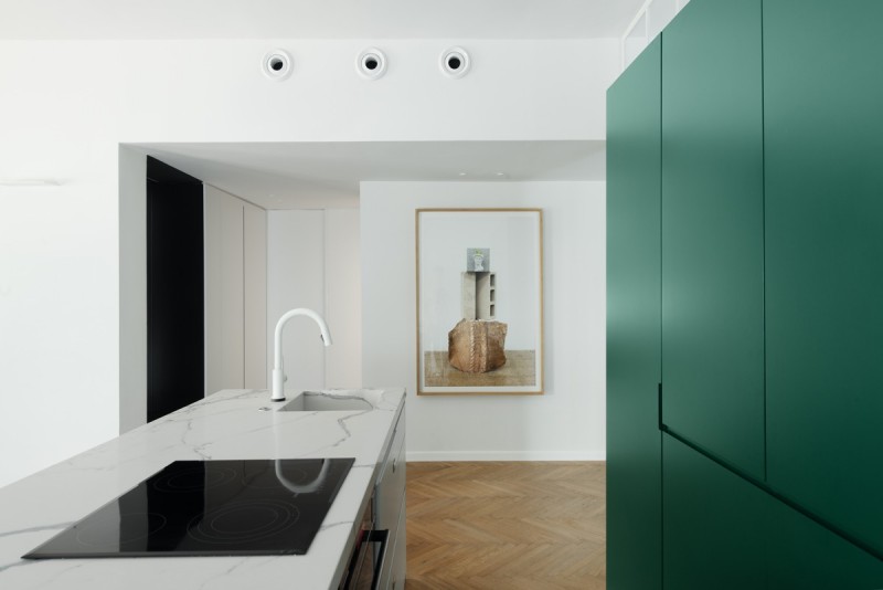 Дом в стиле "баухауз" с внутренними стеклянными стенами в Тель-Авиве Дом в стиле "баухауз" с внутренними стеклянными стенами в Тель-Авиве