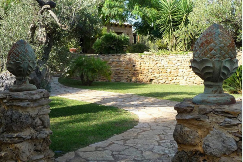 Старинная вилла эпохи колониализма, расположенная в Сицилии