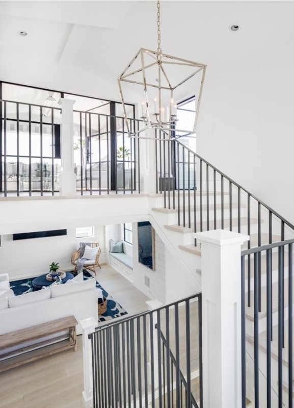 Интерьер особняка недалеко от океана в Корона-дель-Мар, Калифорния