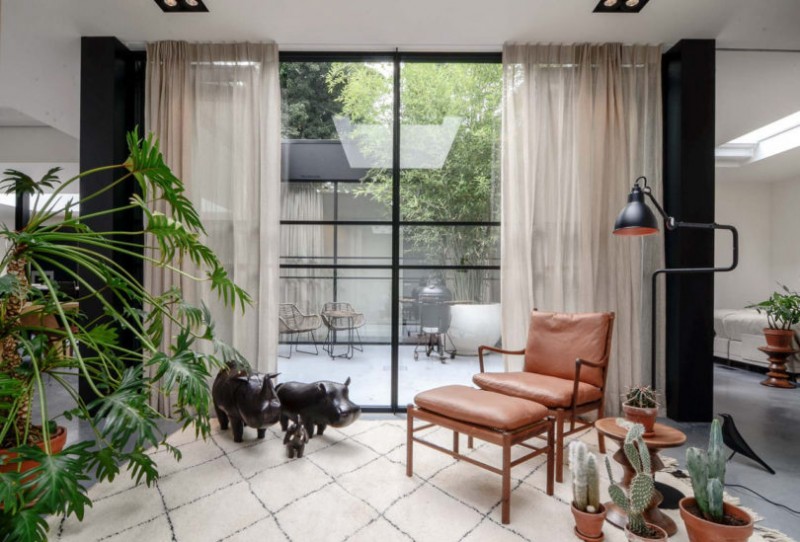 Лофт, расположенный в старом здании начала XVII века в Амстердаме Лофт, расположенный в старом здании начала XVII века в Амстердаме