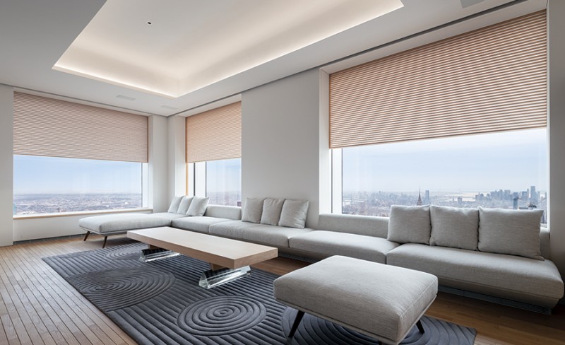 Минималистский интерьер просторной квартиры в Нью-Йорке