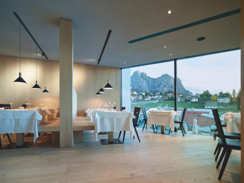 Минималистский отель Schgaguler, окруженный красотой Доломитовых Альп, Италия