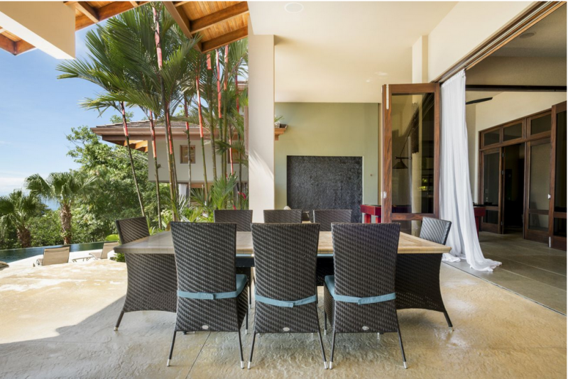 Тропическая вилла, построенная на скале среди джунглей в Коста-Рике Тропическая вилла, построенная на скале среди джунглей в Коста-Рике