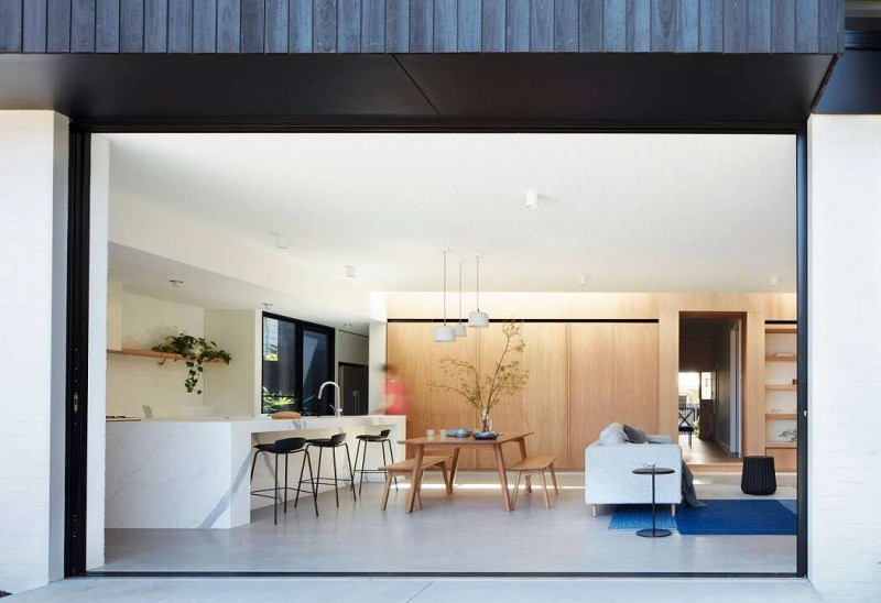 Двухэтажный дом, спроектированный для молодой семьи