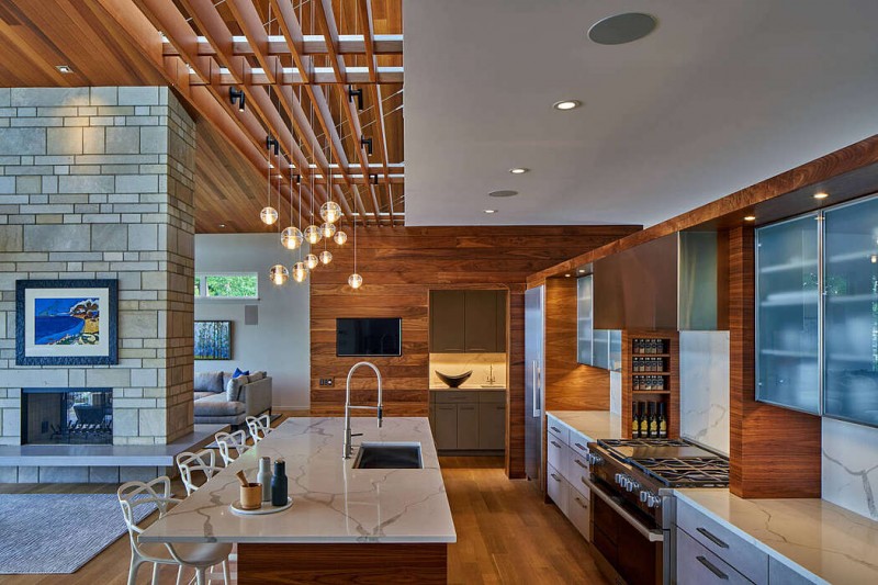 Трехэтажная резиденция, расположенная в Рокфорде, штат Мичиган Трехэтажная резиденция, расположенная в Рокфорде, штат Мичиган