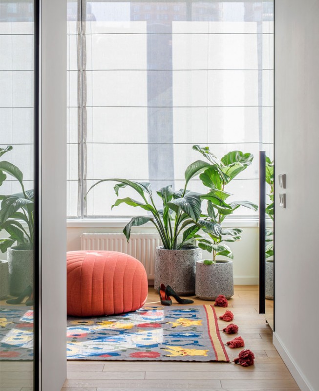 Яркий интерьер квартиры для семьи с тремя детьми