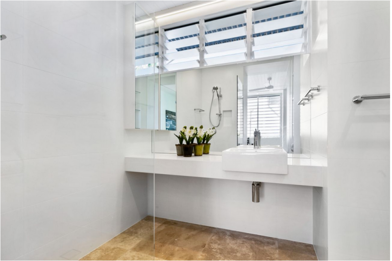 Минималистичный таунхаус на солнечном побережье Австралии в Нуса-Хедс Минималистичный таунхаус на солнечном побережье Австралии в Нуса-Хедс