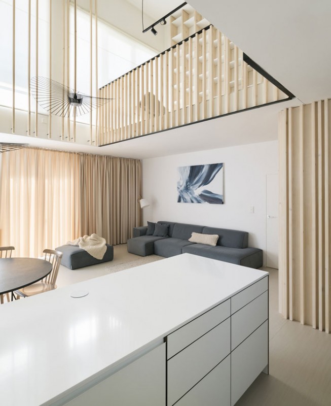 Палитра светлых оттенков и простые, элегантные формы в интерьере квартиры в Дубравке, Словакия