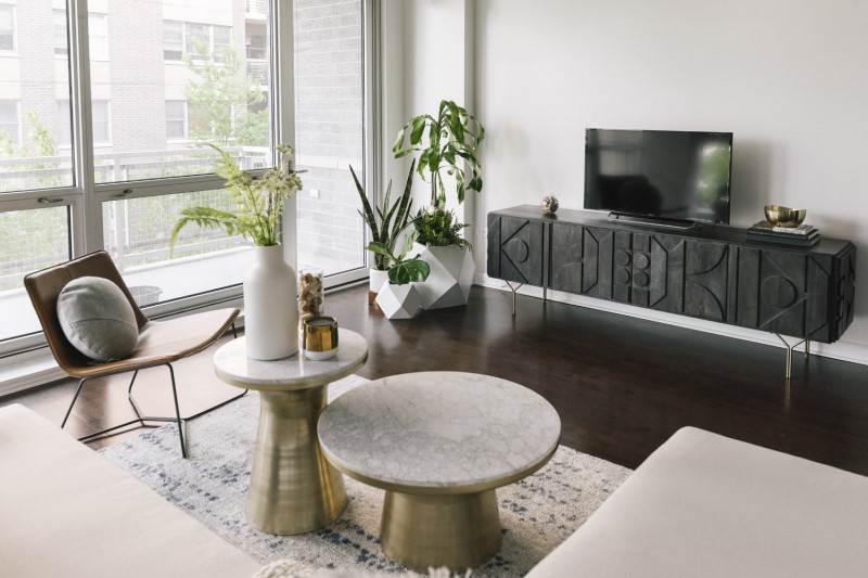 Сочетание гламура и индустриального стиля в чикагской квартире Сочетание гламура и индустриального стиля в чикагской квартире