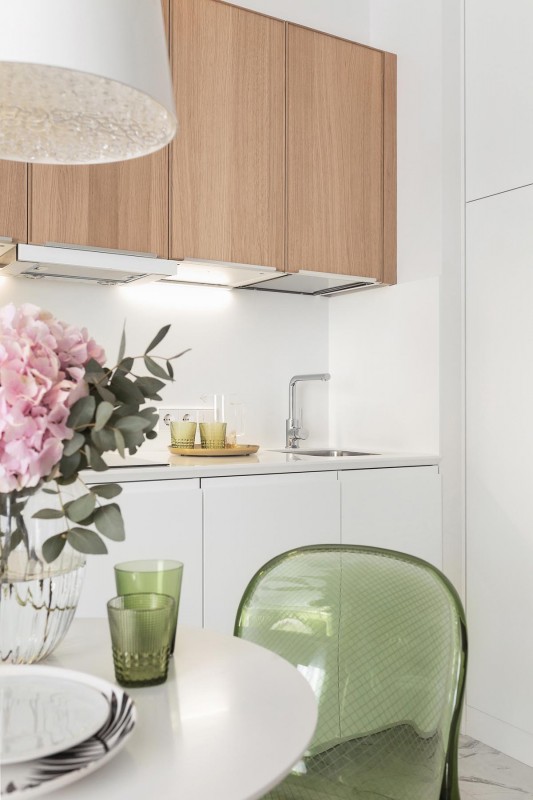 Светлый интерьер с сине-зелеными акцентами Светлый интерьер с сине-зелеными акцентами