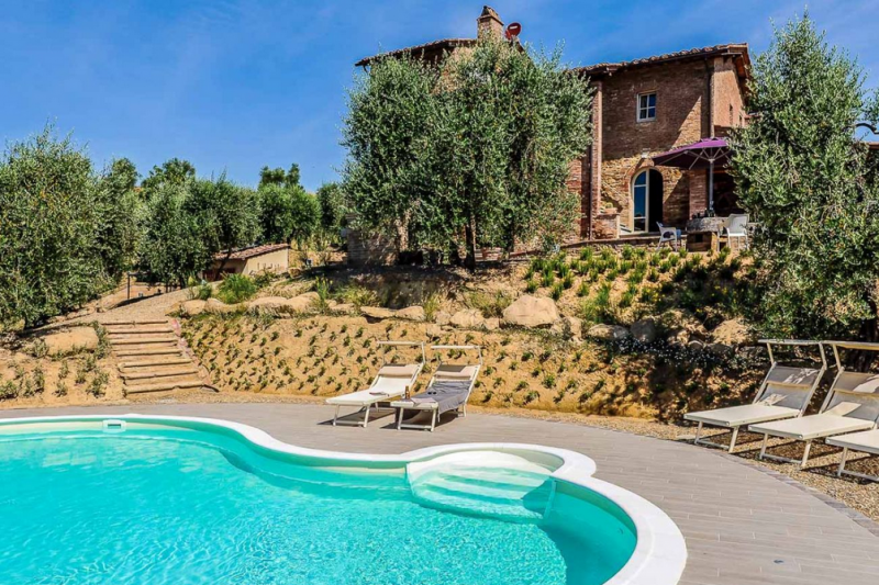 Традиционная вилла недалеко от Пизы, Италия Традиционная вилла недалеко от Пизы, Италия