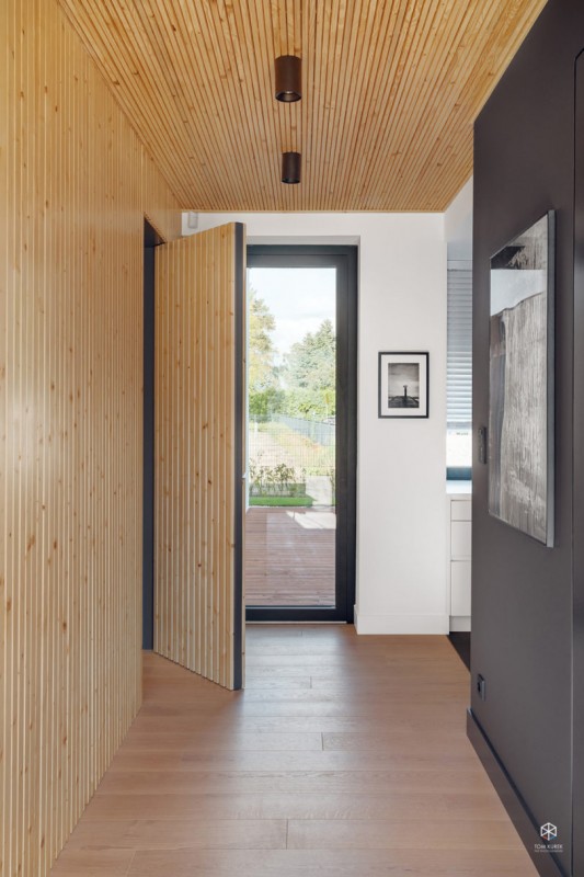 Интерьер дома у озера в деревне недалеко от Познани, Польша