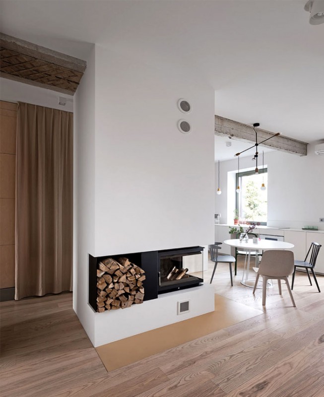 Бетон с нежно-розовым бархатом, конструкции из красного кирпича и немного латуни и меди в интерьере