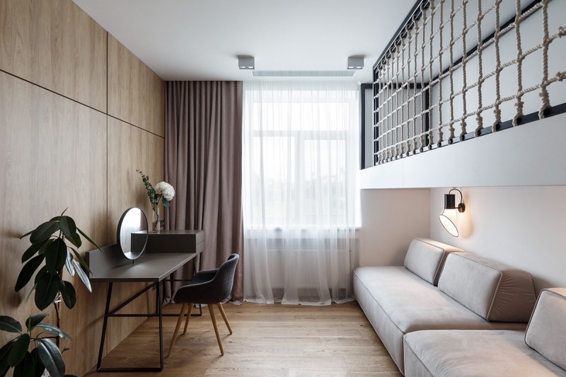 Дерево и камень в интерьере просторных апартаментов