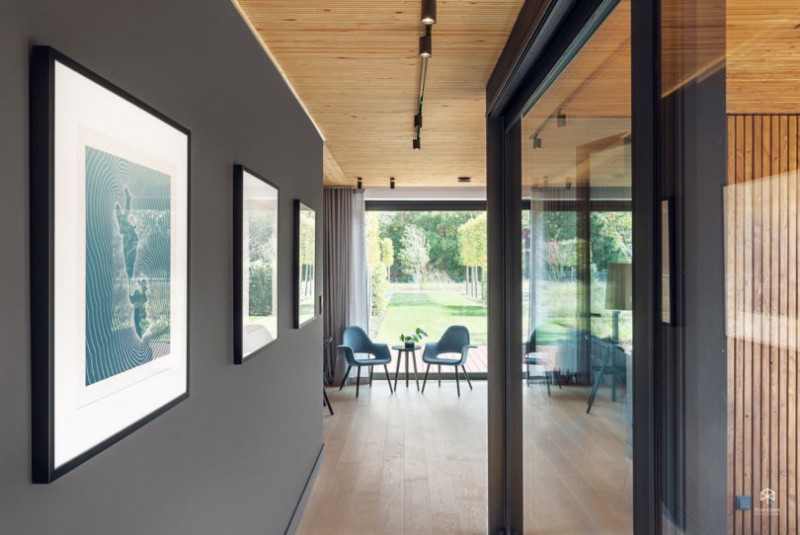 Интерьер дома у озера в деревне недалеко от Познани, Польша