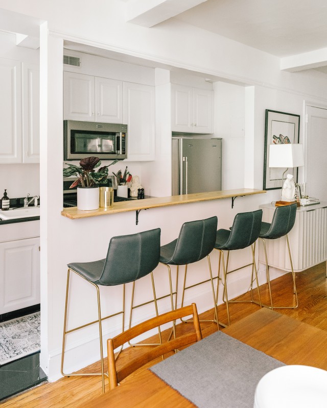 Интерьер просторной светлой квартиры в Челси, Нью-Йорк Интерьер просторной светлой квартиры в Челси, Нью-Йорк