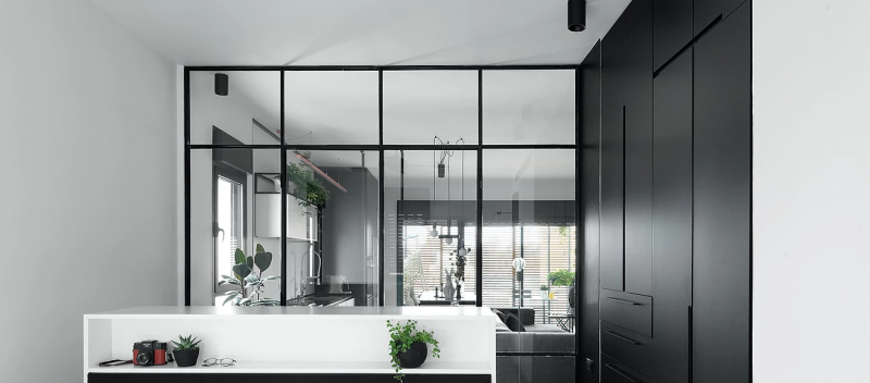 Максимальная открытость, много света и места для размещения в квартире в Тель-Авиве