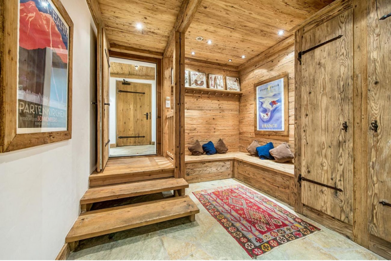 Классическое деревянное шале в Банье, Швейцария