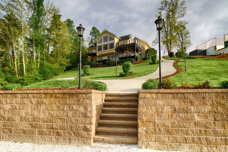 Особняк у озера в городе Батлер, Теннесси