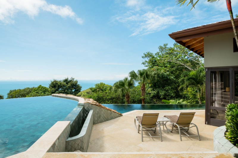 Тропическая вилла, построенная на скале среди джунглей в Коста-Рике Тропическая вилла, построенная на скале среди джунглей в Коста-Рике