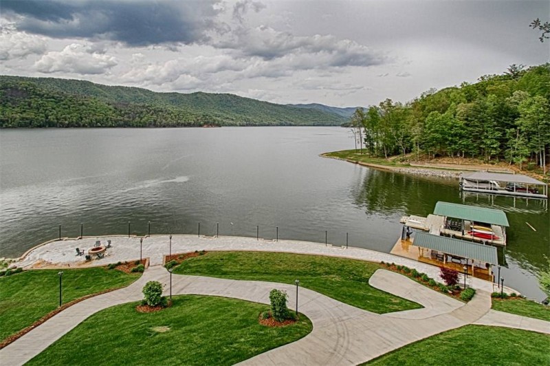 Особняк у озера в городе Батлер, Теннесси