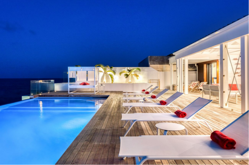 Впечатляющая вилла на берегу океана на острове Сен-Мартен Впечатляющая вилла на берегу океана на острове Сен-Мартен