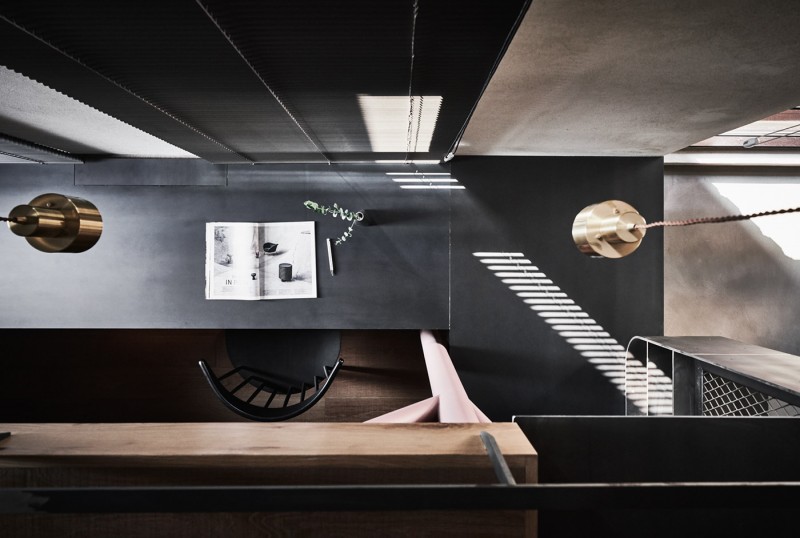 Интерьер двухуровневой студии