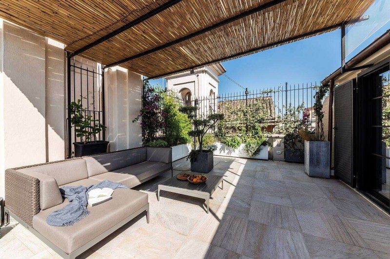 Мансардная квартира, расположенная в Риме