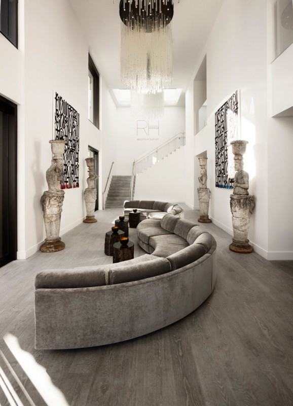 Выставочный зал мебельного магазина RH West Palm в Уэст-Палм-Бич, Флорида Выставочный зал мебельного магазина RH West Palm в Уэст-Палм-Бич, Флорида