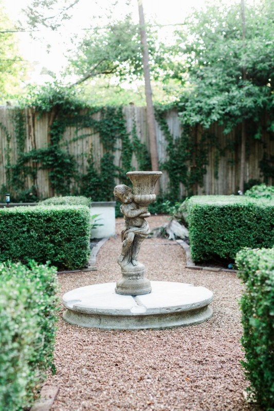 Французский загородный коттедж с потрясающим садом