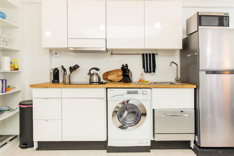 Интерьер просторных светлых апартаментов