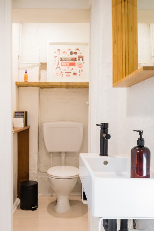 Интерьер просторных светлых апартаментов