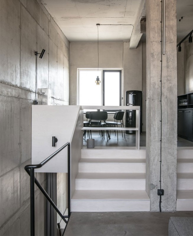 Вертикально ориентированный лофт, расположенный в промышленном здании