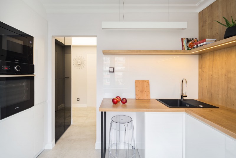 Небольшая квартира, оформленная в современном гламурном стиле, в городе Лодзь, Польша