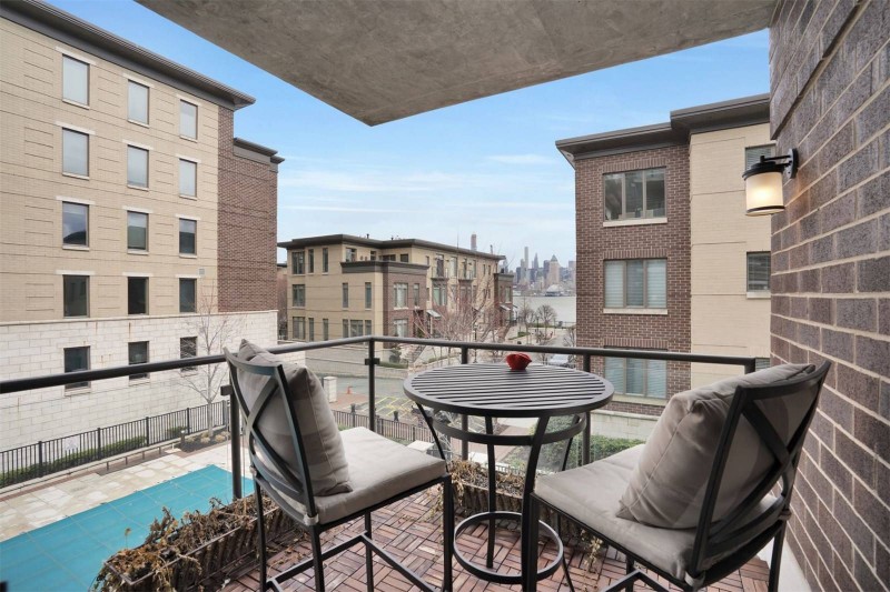 Интерьер роскошных просторных апартаментов