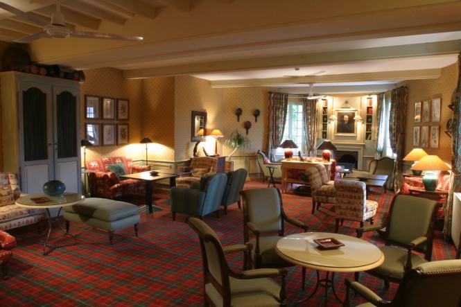 Очаровательный загородный отель Le Moulin de l'Abbaye во Франции Очаровательный загородный отель Le Moulin de l'Abbaye во Франции