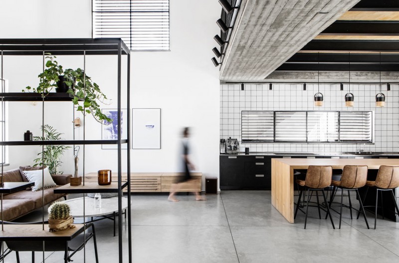 Интерьер дома в индустриальном стиле в Нир-Ам, Израиль Интерьер дома в индустриальном стиле в Нир-Ам, Израиль