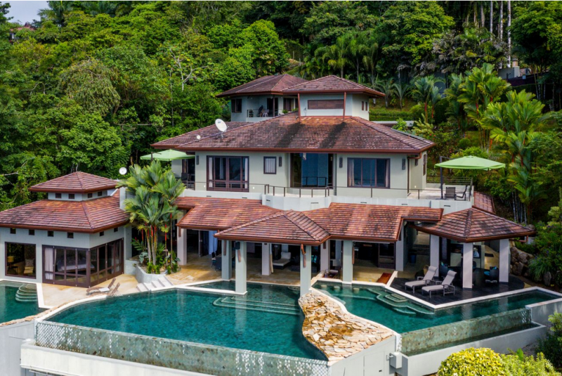 Тропическая вилла, построенная на скале среди джунглей в Коста-Рике Тропическая вилла, построенная на скале среди джунглей в Коста-Рике