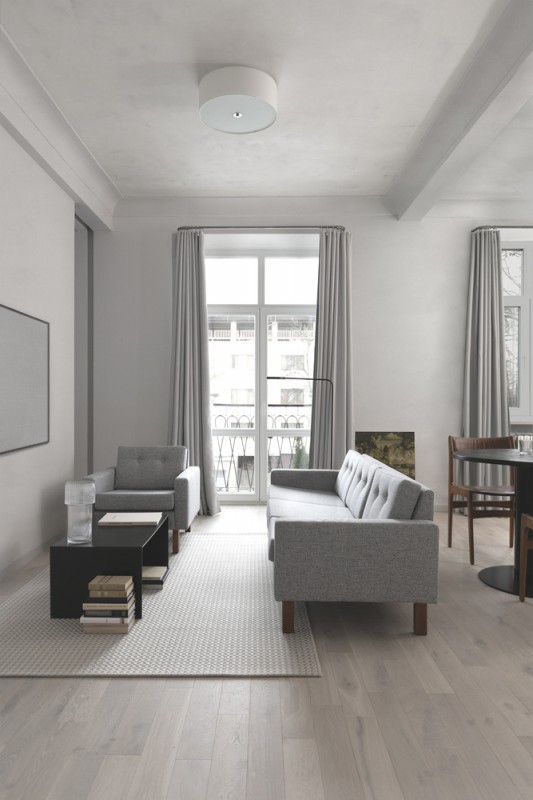 Акцентные фасады из шпонированного дерева в интерьере минской квартиры Акцентные фасады из шпонированного дерева в интерьере минской квартиры